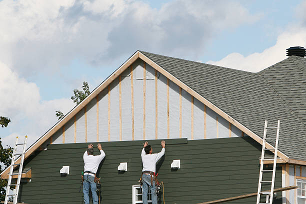 Professional Vinyl Siding technician working in Stratford, NJ